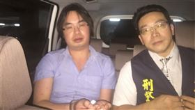 印尼千禧集團負責人陳宣銘，在台違法吸金52億元後，去年審理期間潛逃印尼遭通緝，刑事局國際科協請印尼警方緝捕，趁陳男前往機場附近等候友人林庭申時，遭到印尼警方一網打盡（翻攝畫面）
