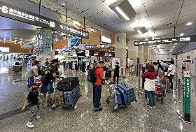 各國入境限制鬆綁  出國旅客增（2）