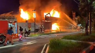 二兒跟父吵架縱火　祖孫三代釀8死