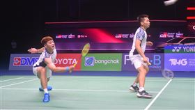 泰國公開賽麟洋配未發揮強勢打法台灣羽球第一男雙王齊麟和李洋20日在泰國公開賽遭馬來西亞組合謝定峰和蘇偉譯擊敗，止步8強。兩人賽後表示沒有掌握節奏和發揮強勢打法是輸掉比賽的原因。中央社記者呂欣憓曼谷攝 111年5月20日