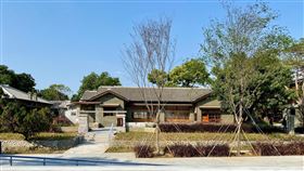 台南水交社宿舍群台南市定古蹟「水交社宿舍群」以南北向規劃，每戶設有完整庭院，建築構造和內裝保存精緻作工，顯現當時高等武官宿舍的生活環境特色；市府以原貌保存原則修復，奪得「全球卓越建設獎」文化資產類銀獎。（台南市政府提供）中央社記者張榮祥台南傳真  111年6月16日