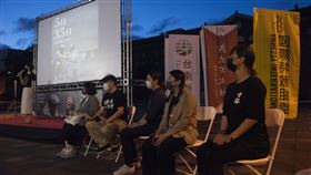 ▲台南新芽理事長嚴婉玲（中）參與在成大舉辦之六四紀念晚會（圖／台南新芽協會提供）