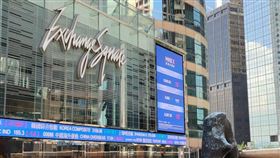 阿里巴巴、美團和中國海洋石油等中國企業取代金融集團，成為香港恆生指數主導力量。圖為香港交易所。（圖／翻攝自Unsplash圖庫）
