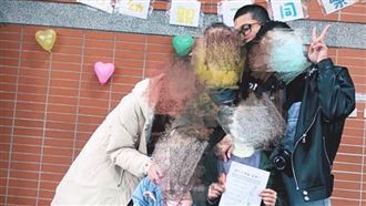 嫌與妻恩愛送兒畢典　入夜放火噬8命