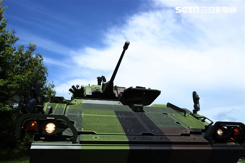 軍備局生產製造中心第209廠舉辦（雲豹）CM34輪型30公厘鏈砲戰鬥車動態性能展示。（記者邱榮吉/南投拍攝）