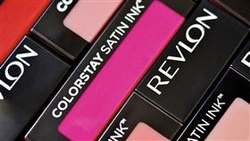 revlon 美妝巨頭露華濃 （圖／翻攝自revlon IG）