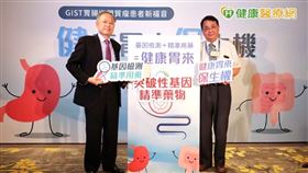 葉俊男醫師（左）與顏厥全醫師（右）共同出席「GIST突破性基因精準藥物」通過健保給付記者會。