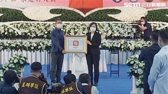 徐大鈞上尉公奠　胞妹慟永遠守護天空