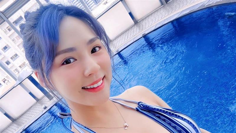 熊熊美胸失守　「中門大開」滿出來