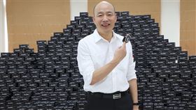 韓國瑜曝典亮慈善基金會購入1000台指夾式血氧機，守護長輩健康。（圖／韓國瑜臉書）