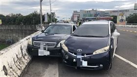 酒駕闖紅燈，追逐，秀水橋迴轉撞警車，酒測值1.24 (圖／翻攝畫面)