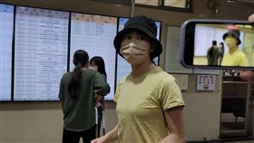 ▲許藍方自爆戶頭僅剩下7000元，請不起律師。不倫案開庭，只得解除委任律師，獨自一人出庭。（圖／讀者提供）