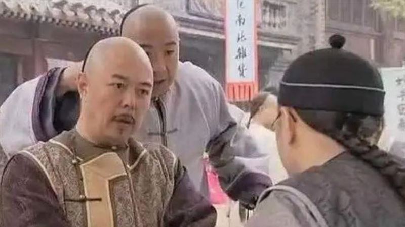 乾隆在路邊算命！算完對侍衛說：殺了
