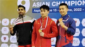 林冠儀體操亞錦賽吊環摘銅 李智凱落馬名列第4台灣男子體操好手林冠儀（右），在卡達杜哈舉辦的2022亞洲體操錦標賽男子吊環決賽，以總分14.200排名第3，成功摘下銅牌。（圖／體操協會提供）