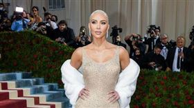 金卡戴珊穿瑪麗蓮夢露的古董裙。（圖／翻攝自kimkardashian IG）