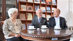 前大法官孫森焱（中）16日深夜10時逝世，享壽88歲。（圖／翻攝自臉書）