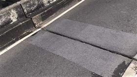 有網友分享，他騎車掉手機，到現場卻完全找不到。（圖／翻攝自爆廢公社 臉書） 