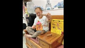 大尾鱸鰻演員朱九繼子盤判時遭撞，生命垂危。（圖／翻攝朱九臉書）