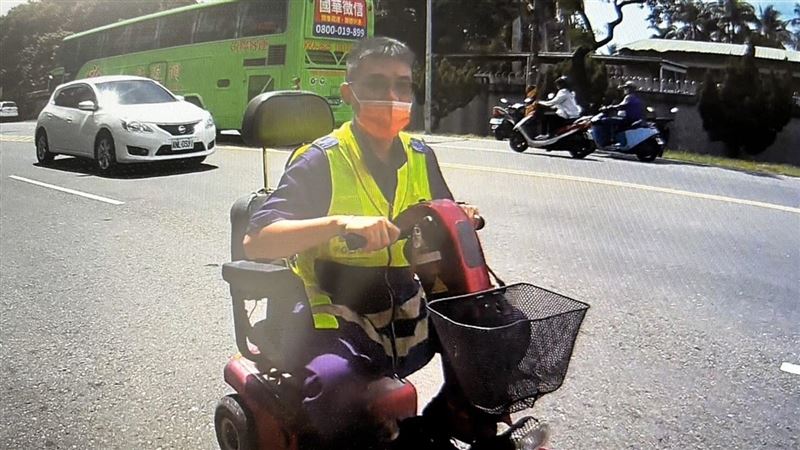 警察騎電動代步車執勤？真相曝光惹淚