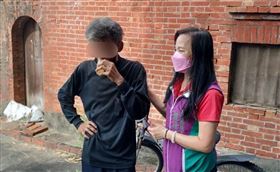 彰化三兄弟送醫，老大返家後發燒，老二喝雞精。（圖／翻攝賴清美臉書）