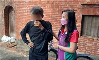 三兄弟老二喝雞精　泣一輩子沒喝過！