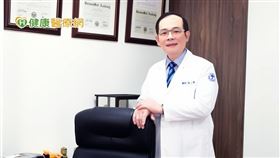 椎間盤突出是國人常見的脊椎疾病，好發於五十歲以上族群，年紀越大或體重越重的人，發生率也較高。