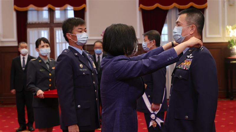 為將領授勳授階　蔡英文期許國防自主
