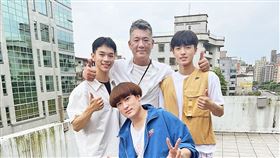 左 林煒傑/中 郝心翔導演/右 簡楨庭/前 沈建宏（圖／達騰娛樂提供）