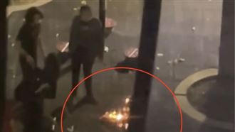 4外國屁孩放火燒公園！竟辯：因無聊