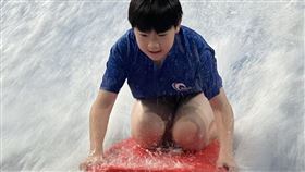 浪極光室內衝浪。（圖／旅宿業者提供）