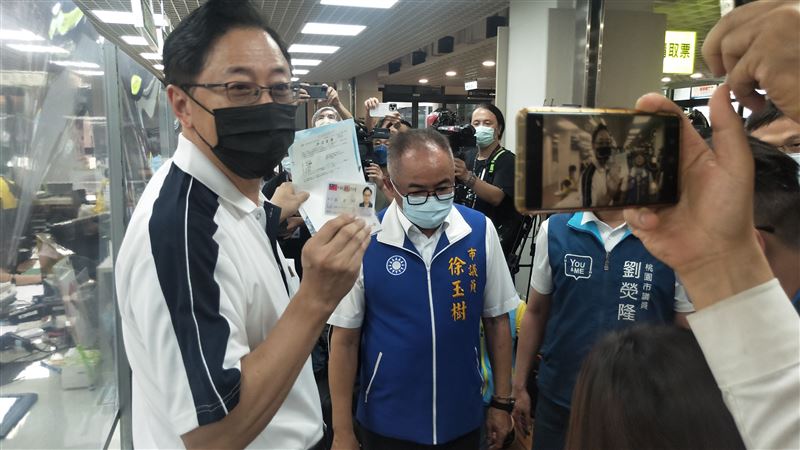 正式遷戶籍至桃園！張善政在龍潭租房