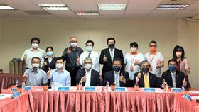 內政部政務次長花敬群今(20)日率營建署及地政司拜會9大仲介品牌公司。（圖／內政部提供)