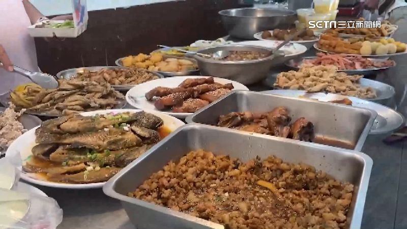 超佛便當店！2菜1肉裝滿只要40元
