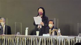 宏達電股東會 王雪紅：積極拓展元宇宙生態系宏達電董事長王雪紅（站立者）17日在股東會上表示，HTC積極拓展元宇宙生態系，為教育、藝術、娛樂和醫療保健等領域，提供硬體、軟體、平台、服務。中央社記者江明晏攝 111年6月17日