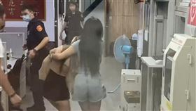 敞篷車,新北市,淡水區,淡水馬偕,酒駕,車禍,道路施工（圖／翻攝畫面）