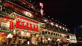 珍寶海鮮舫離開香港。（圖／翻攝自微博）