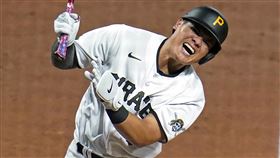 ▲張育成遭觸身。（圖／美聯社／達志影像）