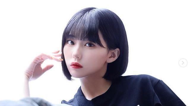 童顏受關注！巨乳女神與姊妹一起脫了