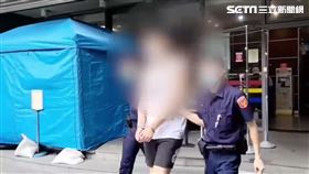 台北市尤男在西門町發酒瘋咬傷女警，遭噴辣椒水後壓制逮捕。（圖／翻攝畫面）