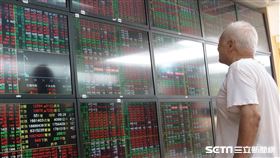 台股　股市　股票　開盤　紅盤　證券行（圖／記者戴玉翔攝影）