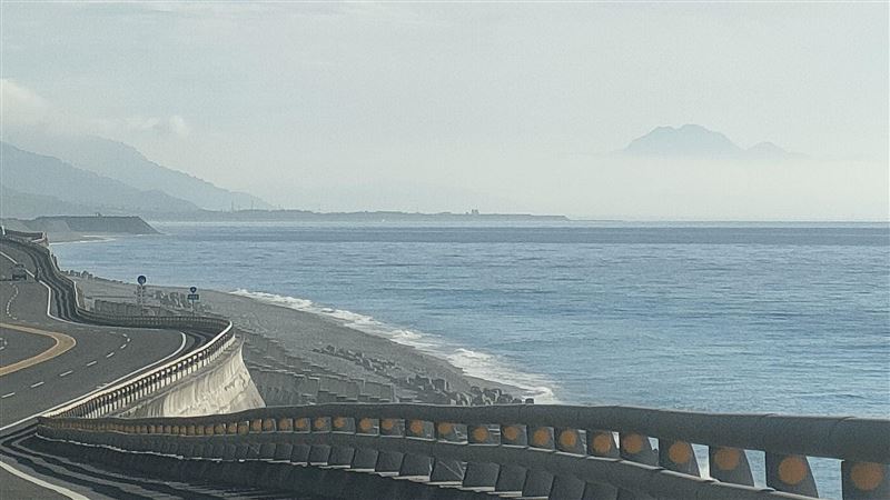台東海面竟懸浮巨山！台版富士山曝光