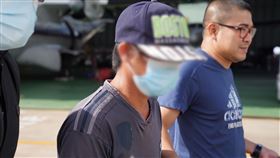 桃園雙屍命案第3名嫌犯向泰警投案在台灣犯下雙屍命案的王姓嫌犯17日向泰國警方投案。警方調查發現，包括王嫌在內共有3人涉案。第3名嫌犯21日在泰北清萊向警方投案（臉打馬賽克者）。（泰國警方提供）中央社記者呂欣憓曼谷傳真  111年6月21日