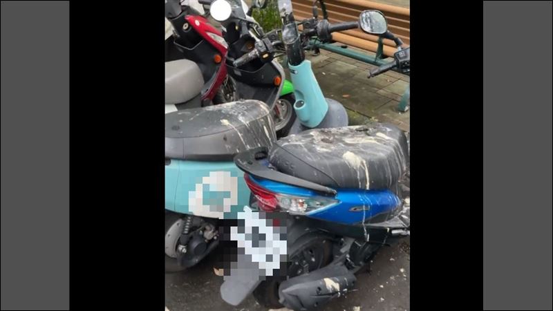 機車停「屎位」遭攻陷！苦主無奈現身