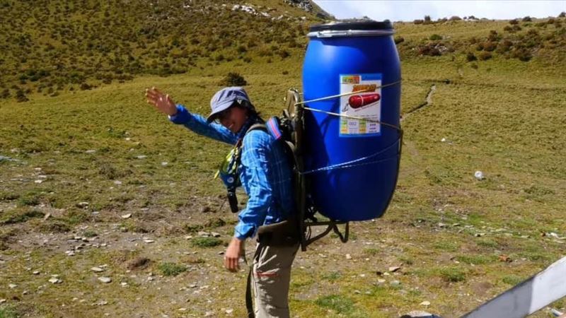 她傻眼：高山救命加壓艙竟被塞進廚餘