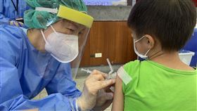 6-11歲兒童打莫德納疫苗/兒童疫苗接種(門諾醫院提供)