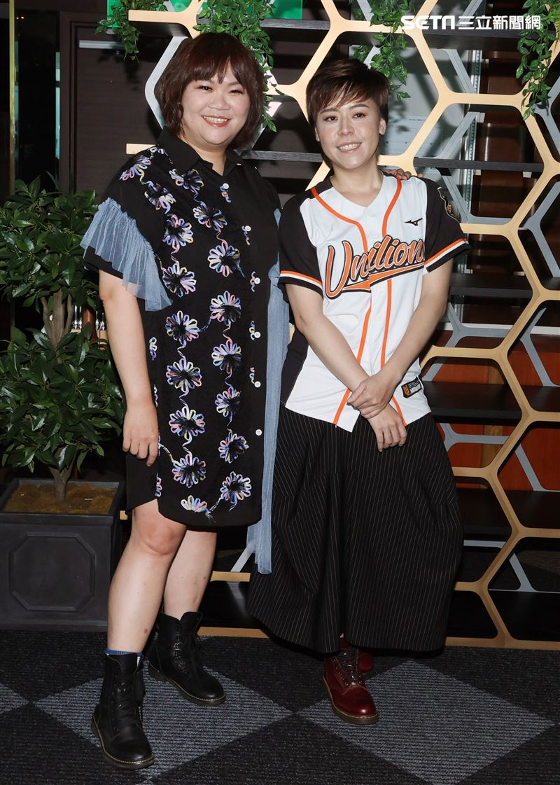 江惠儀入圍三項2022金曲獎老公「三秒」、吉那罐子-楊淑喻到場祝賀。（記者邱榮吉/攝影）