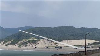 直擊復仇者飛彈擊中目標　民眾喊過癮