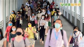 高風險族群是病毒要找的人，這些脆弱族群感染新冠病毒後，約5成患者重症與死亡風險高。