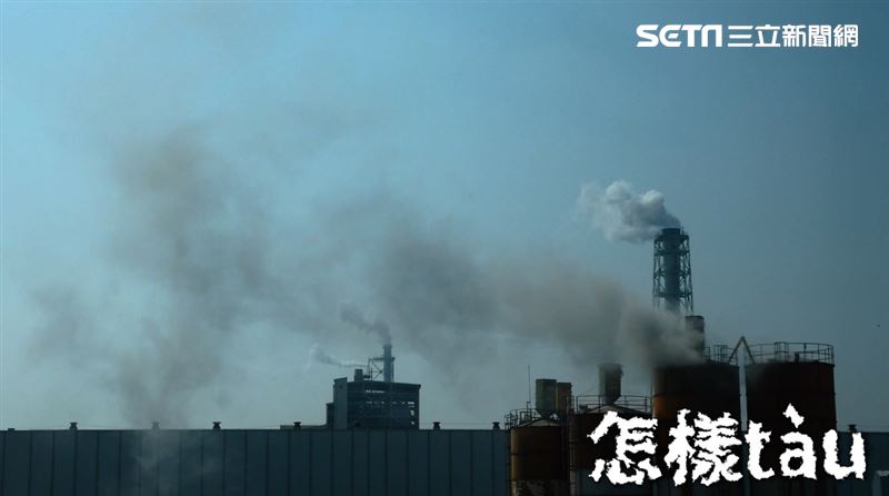 希望透過歌曲和MV替西海岸居民發聲,並讓社會大眾更了解汙染問題和嚴重性,這就是他們的初衷,(下圖)樂團主唱黃稚嘉。(圖/黃稚嘉和搞頭王、林惇誠授權提供)