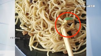 炒麵吃到金戒指！失主曝：阿公祖傳的